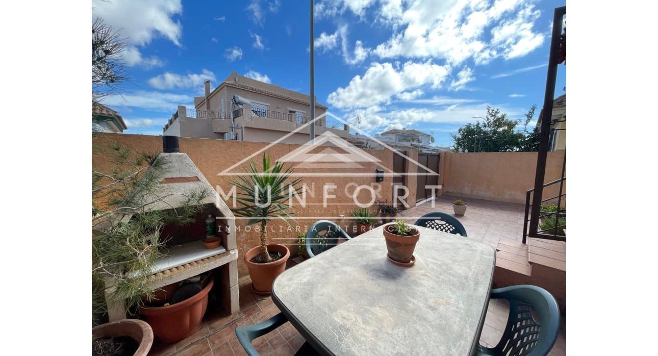 5 bedroom Villa for sale in Los Narejos with pool - € 279,900 (Ref: 9777115)