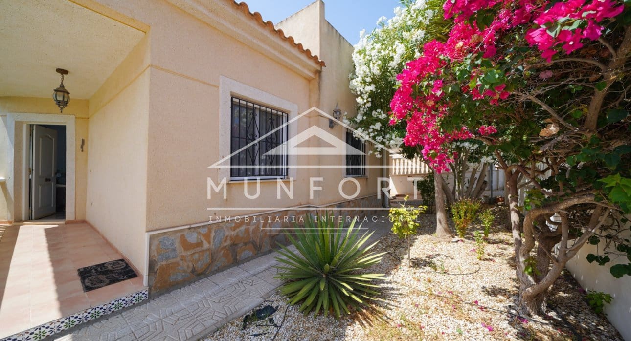 3 bedroom Villa for sale in Pinar de Campoverde with pool - € 255,000 (Ref: 9781155)
