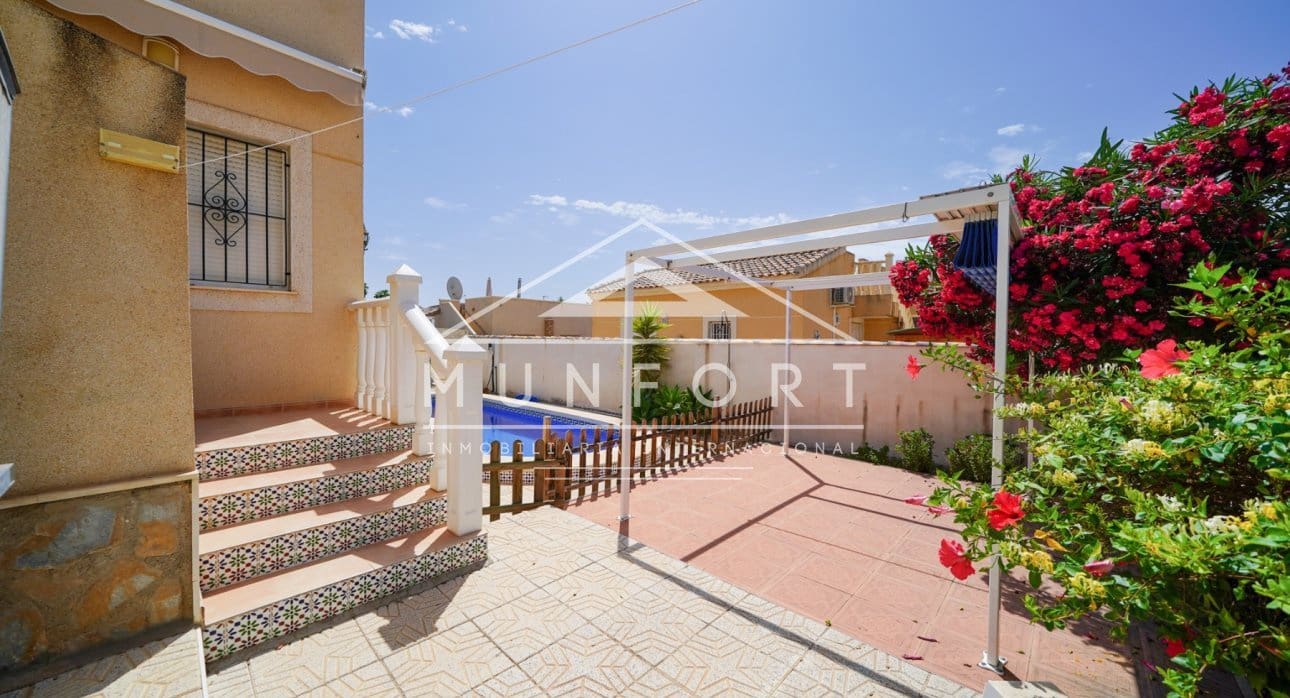 3 bedroom Villa for sale in Pinar de Campoverde with pool - € 255,000 (Ref: 9781155)