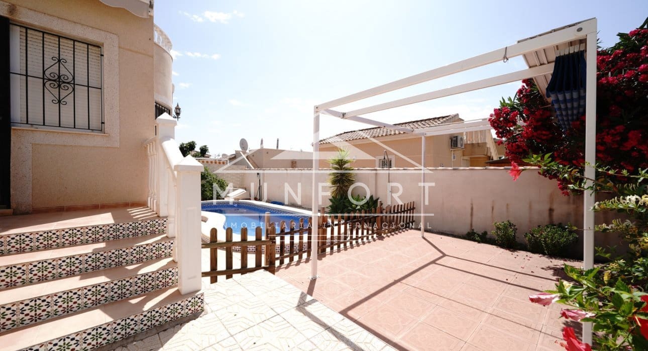 3 bedroom Villa for sale in Pinar de Campoverde with pool - € 255,000 (Ref: 9781155)