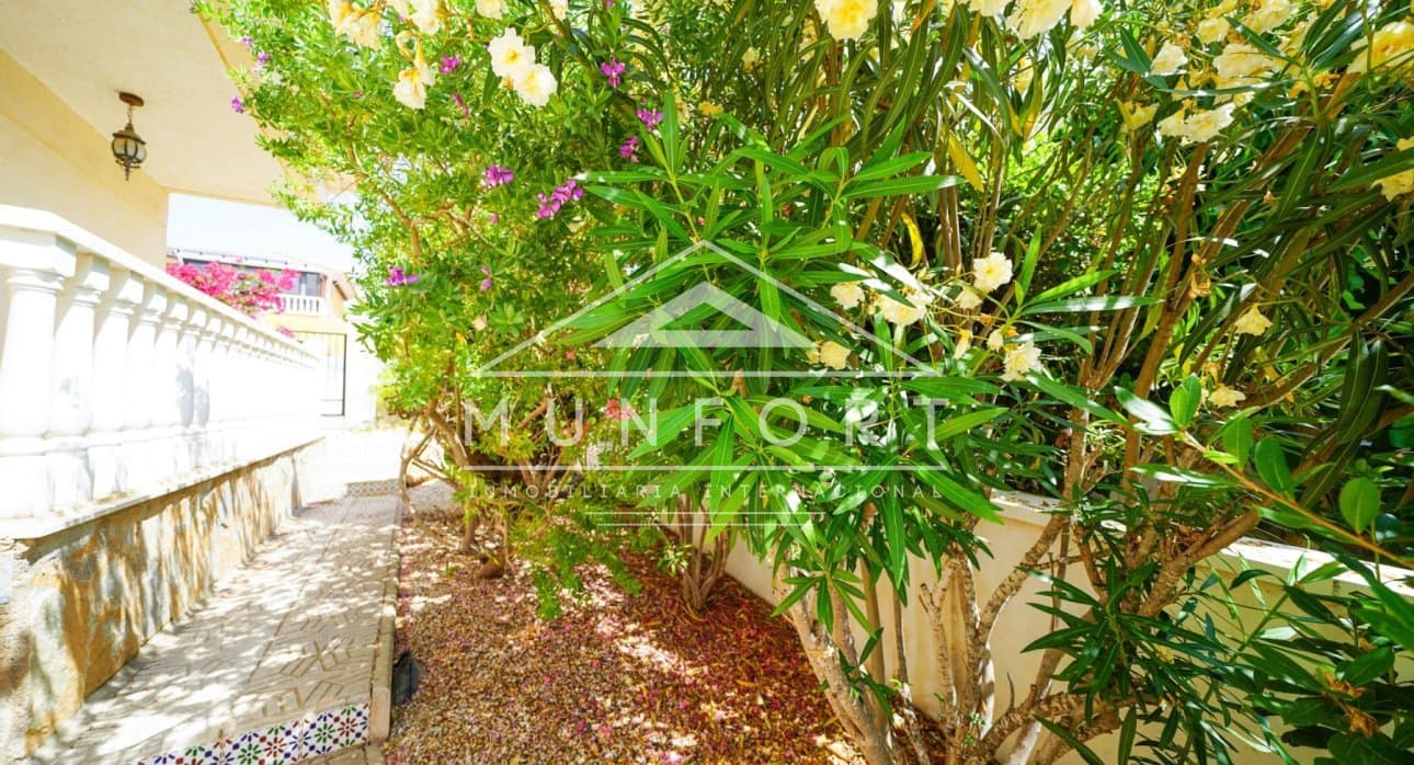 3 bedroom Villa for sale in Pinar de Campoverde with pool - € 255,000 (Ref: 9781155)