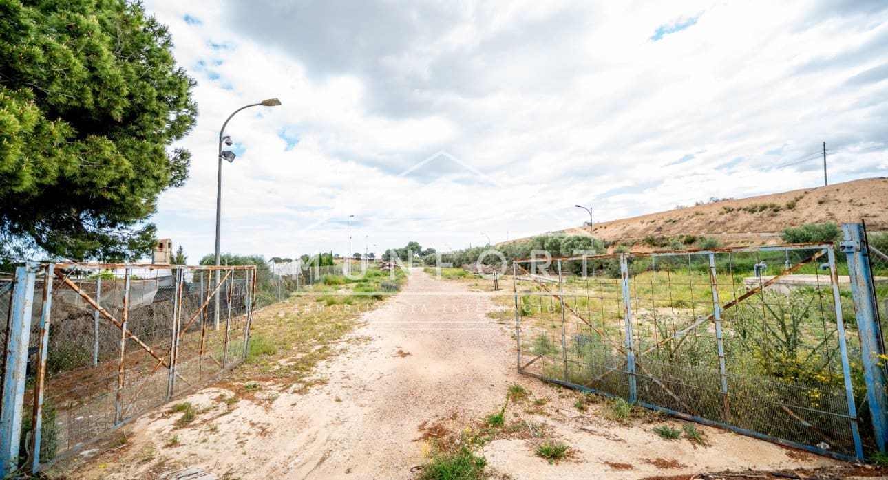 Tontti myytävänä paikassa Pinar de Campoverde - 590 000 € (Ref: 9789772)