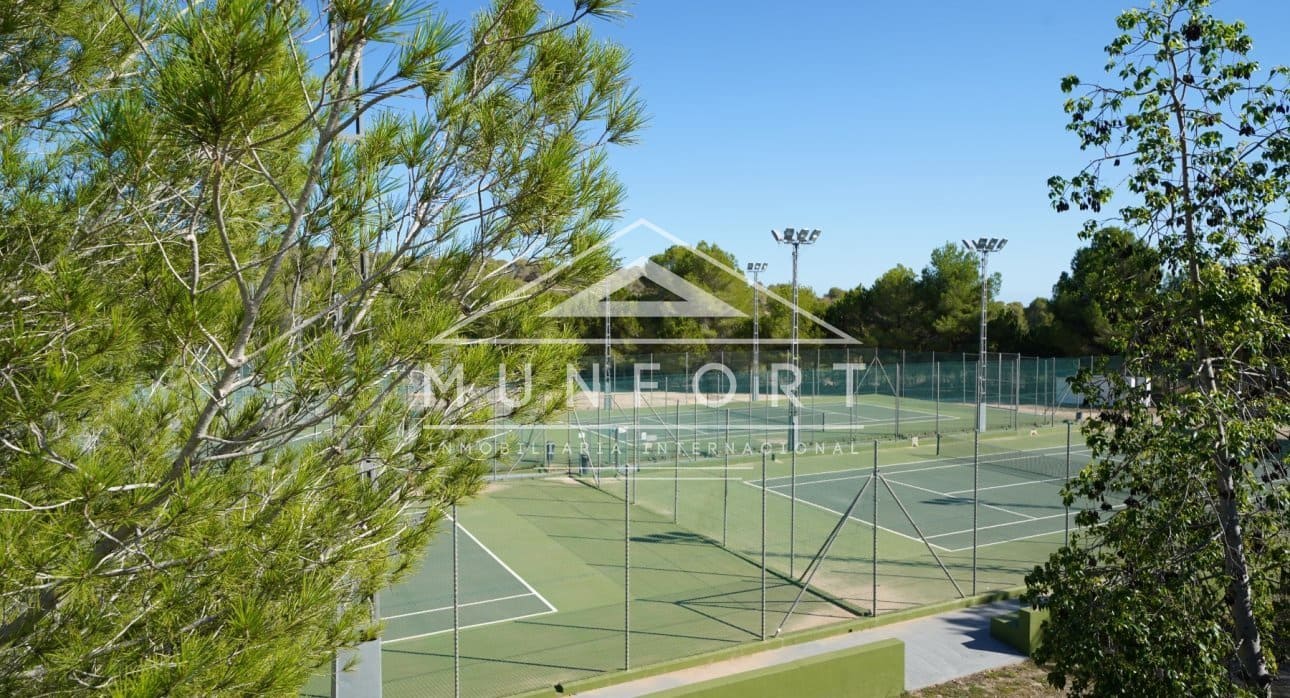 Tontti myytävänä paikassa Pinar de Campoverde - 590 000 € (Ref: 9789772)