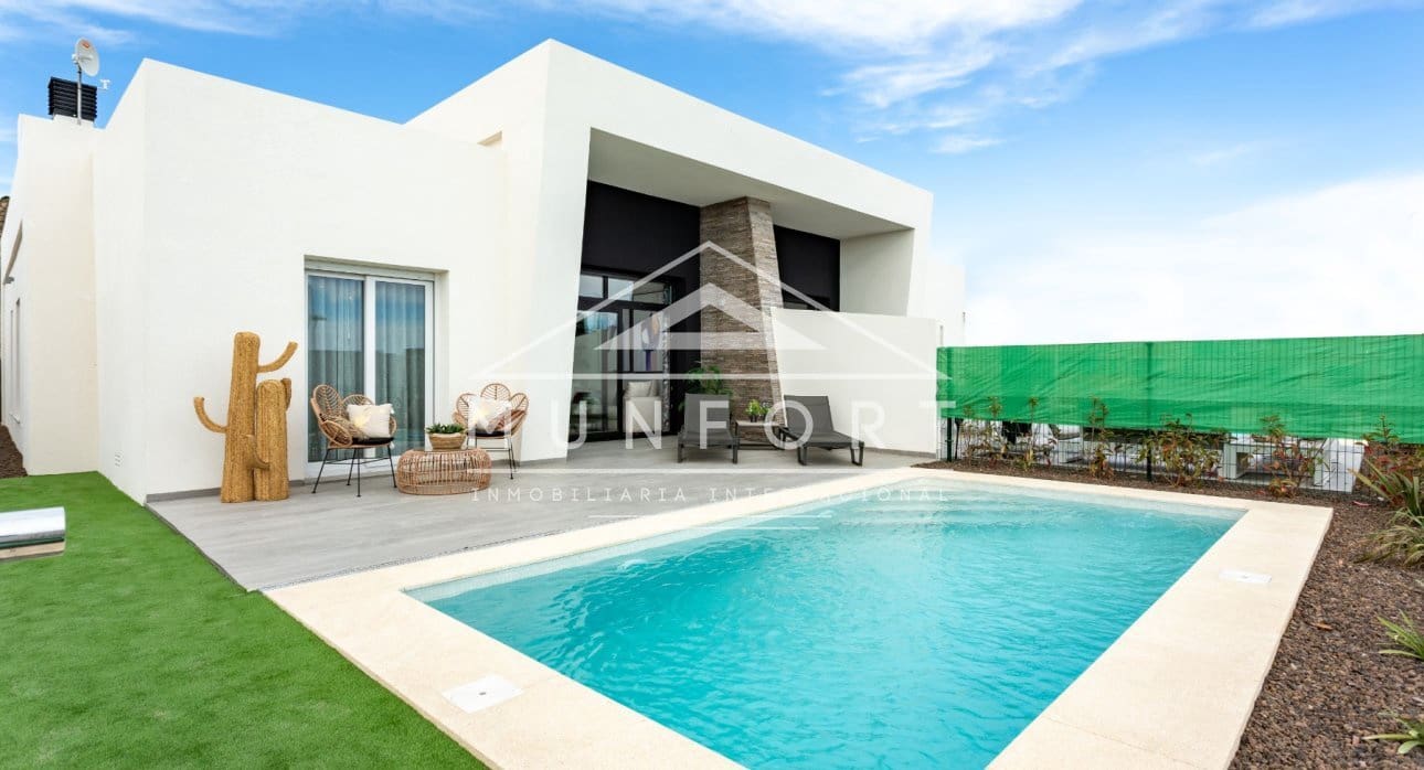 3 bedroom Townhouse for sale in Algorfa with pool - € 485,000 (Ref: 9789773)