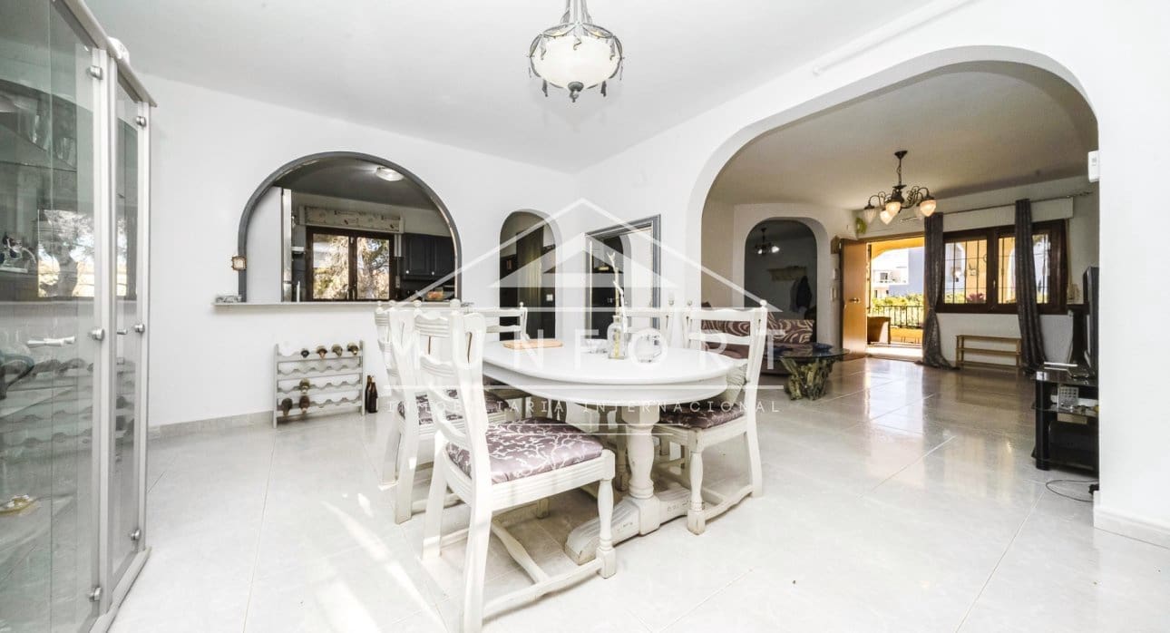 6 Zimmer Villa zu verkaufen in Villamartin mit Pool - 449.900 € (Ref: 9793171)