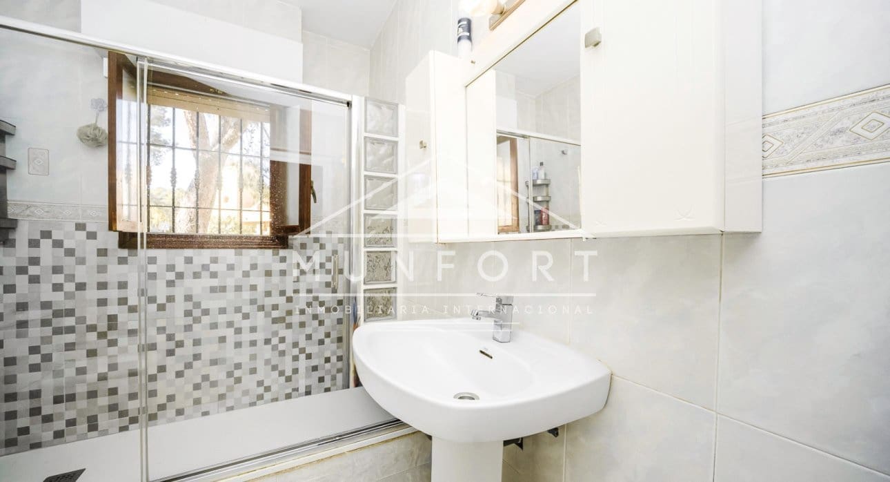 6 Zimmer Villa zu verkaufen in Villamartin mit Pool - 449.900 € (Ref: 9793171)