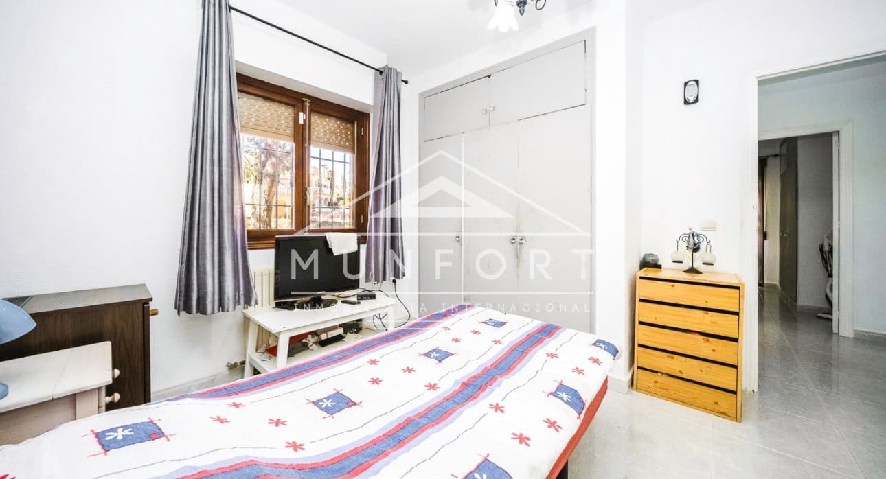 6 Zimmer Villa zu verkaufen in Villamartin mit Pool - 449.900 € (Ref: 9793171)