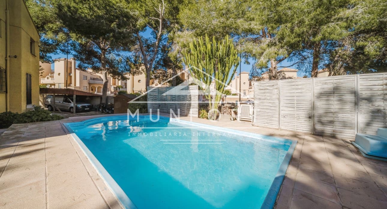 6 Zimmer Villa zu verkaufen in Villamartin mit Pool - 449.900 € (Ref: 9793171)