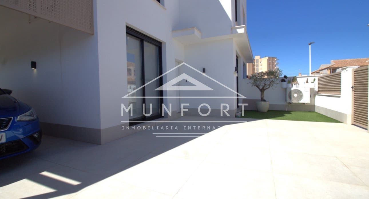 Bungalow de 3 habitaciones en Mar de Cristal en venta con piscina - 409.900 € (Ref: 9793172)