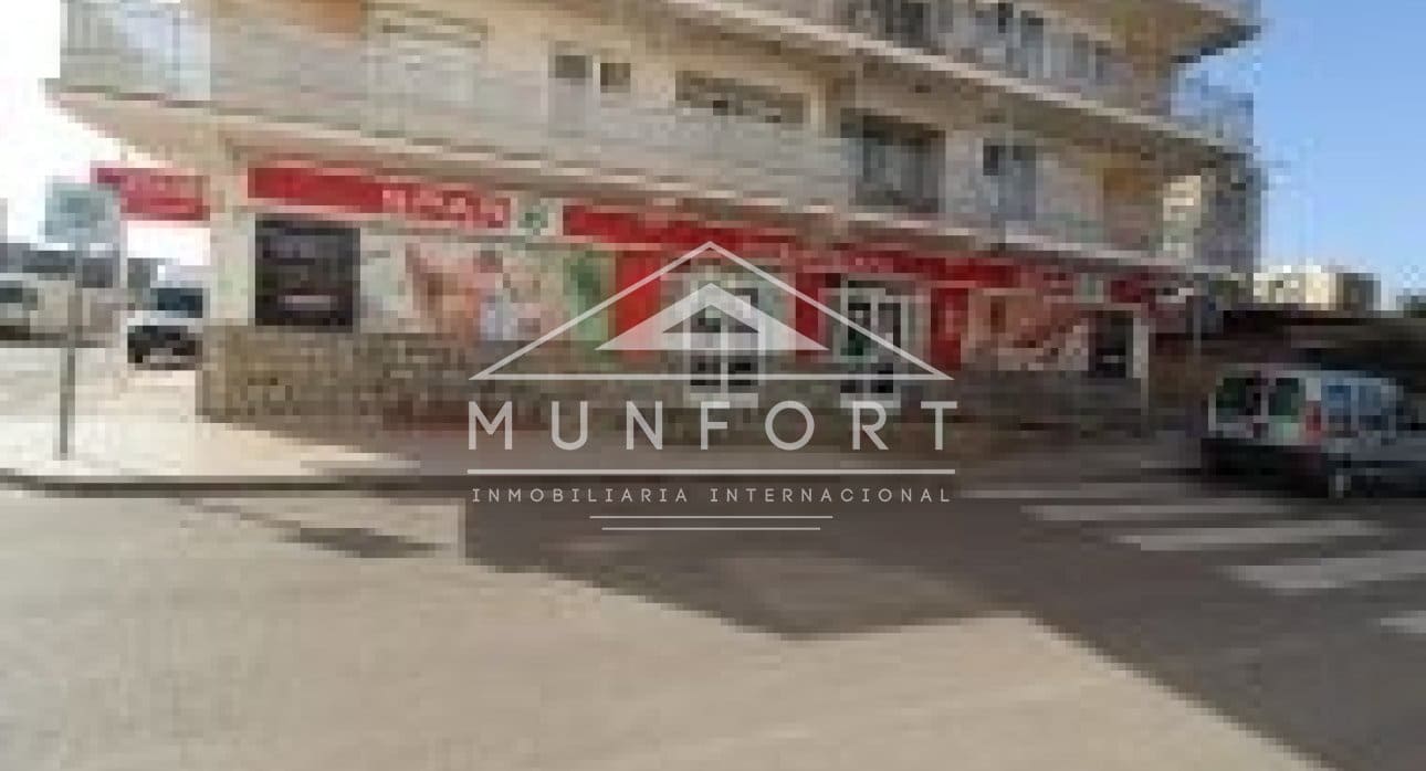 Bungalow de 3 habitaciones en Mar de Cristal en venta con piscina - 409.900 € (Ref: 9793172)