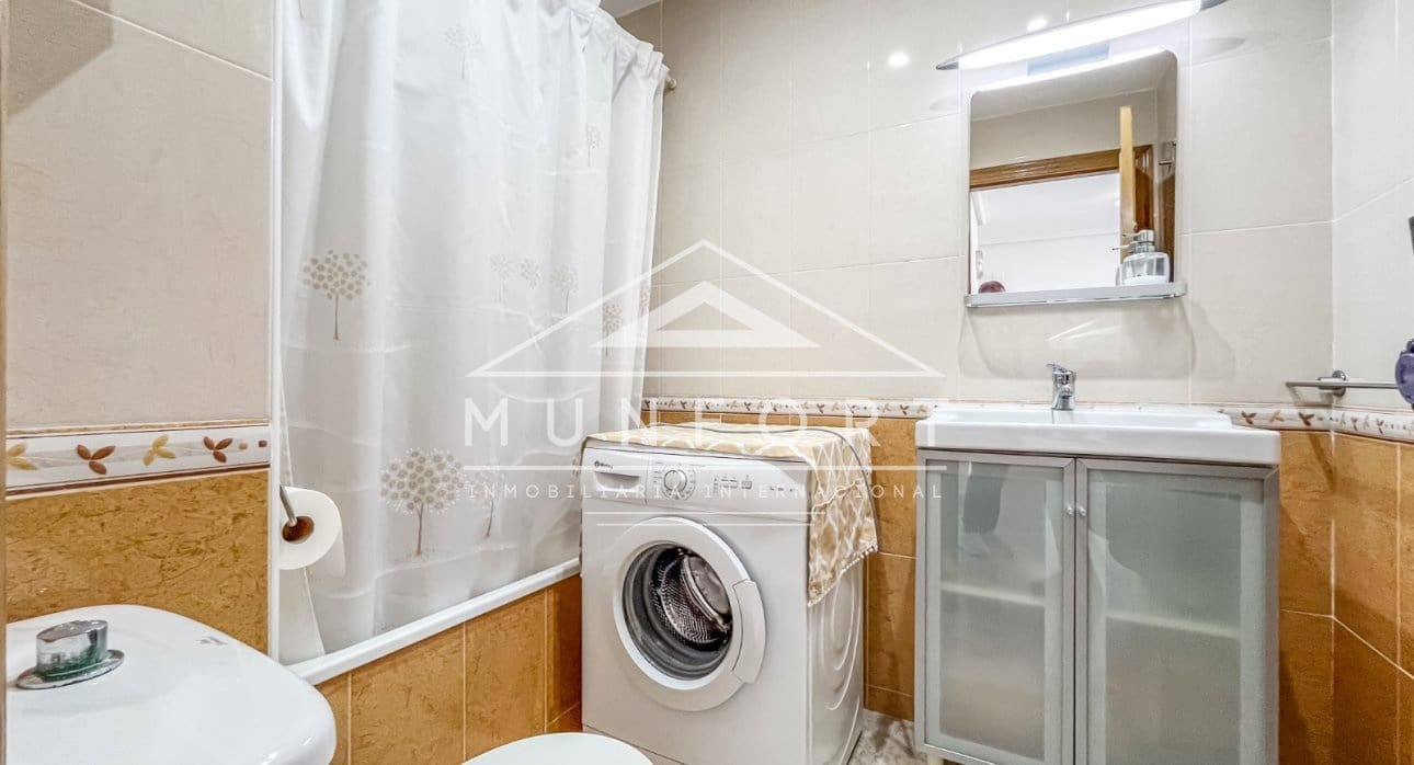 1 sypialnia Apartament na sprzedaż w La Manga del Mar Menor z basenem - 132 900 € (Ref: 9793173)