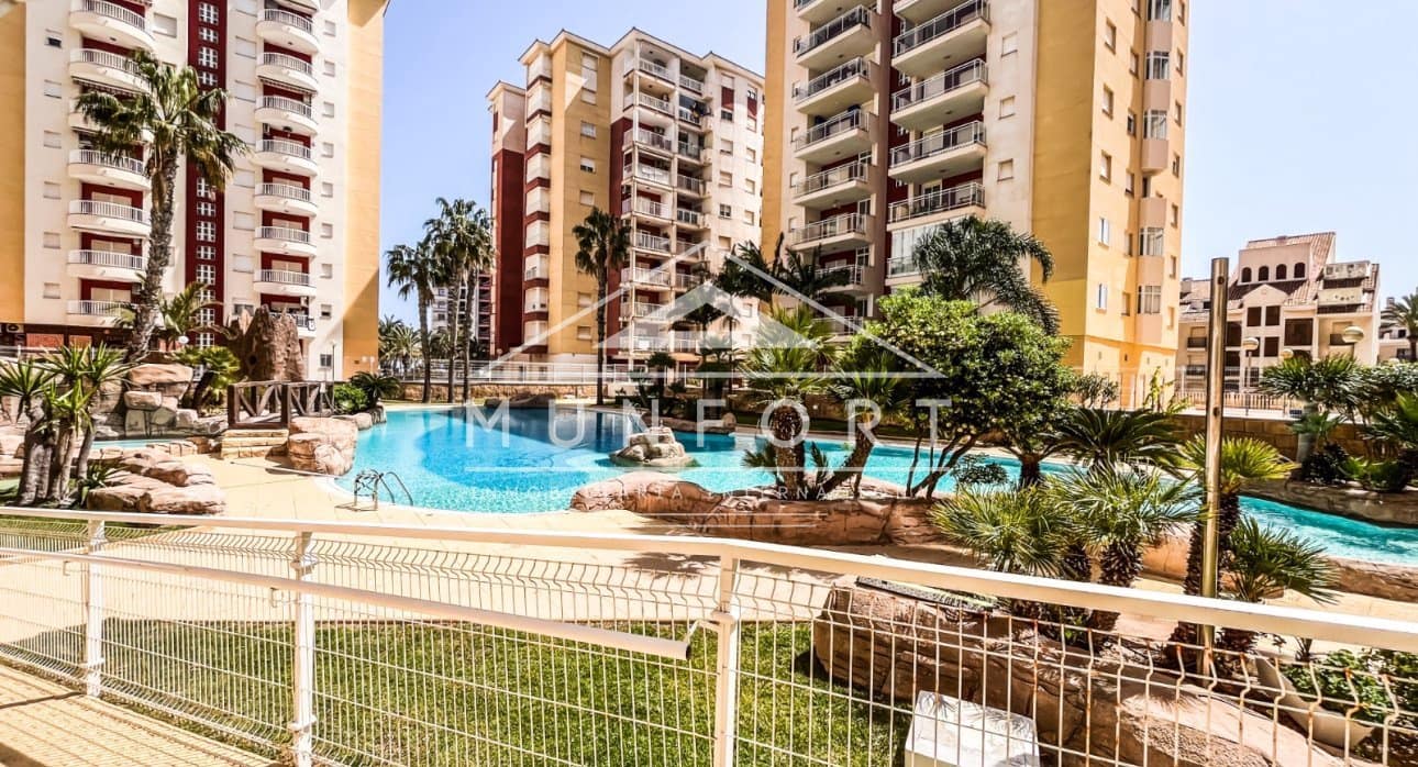 1 sypialnia Apartament na sprzedaż w La Manga del Mar Menor z basenem - 132 900 € (Ref: 9793173)