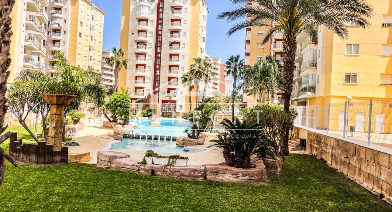 1 sypialnia Apartament na sprzedaż w La Manga del Mar Menor z basenem - 132 900 € (Ref: 9793173)