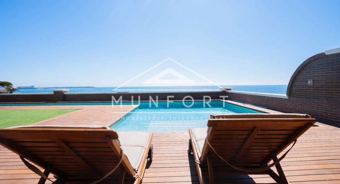 6 makuuhuone Huvila lomavuokrausta paikassa Torrevieja mukana uima-altaan - 1 300 € (Ref: 9807167)