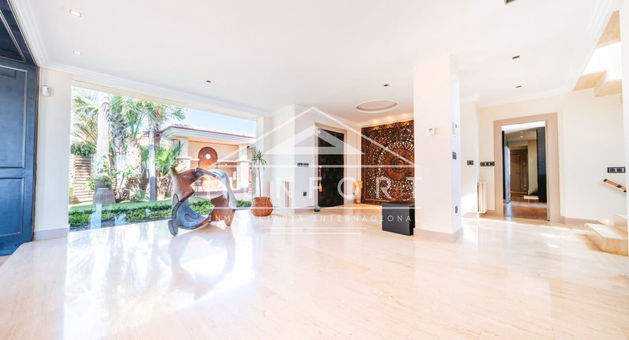 6 makuuhuone Huvila lomavuokrausta paikassa Torrevieja mukana uima-altaan - 1 300 € (Ref: 9807167)