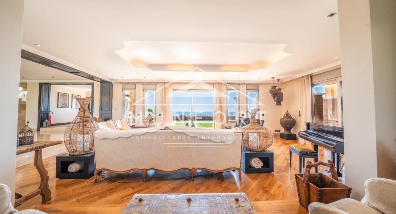 6 makuuhuone Huvila lomavuokrausta paikassa Torrevieja mukana uima-altaan - 1 300 € (Ref: 9807167)