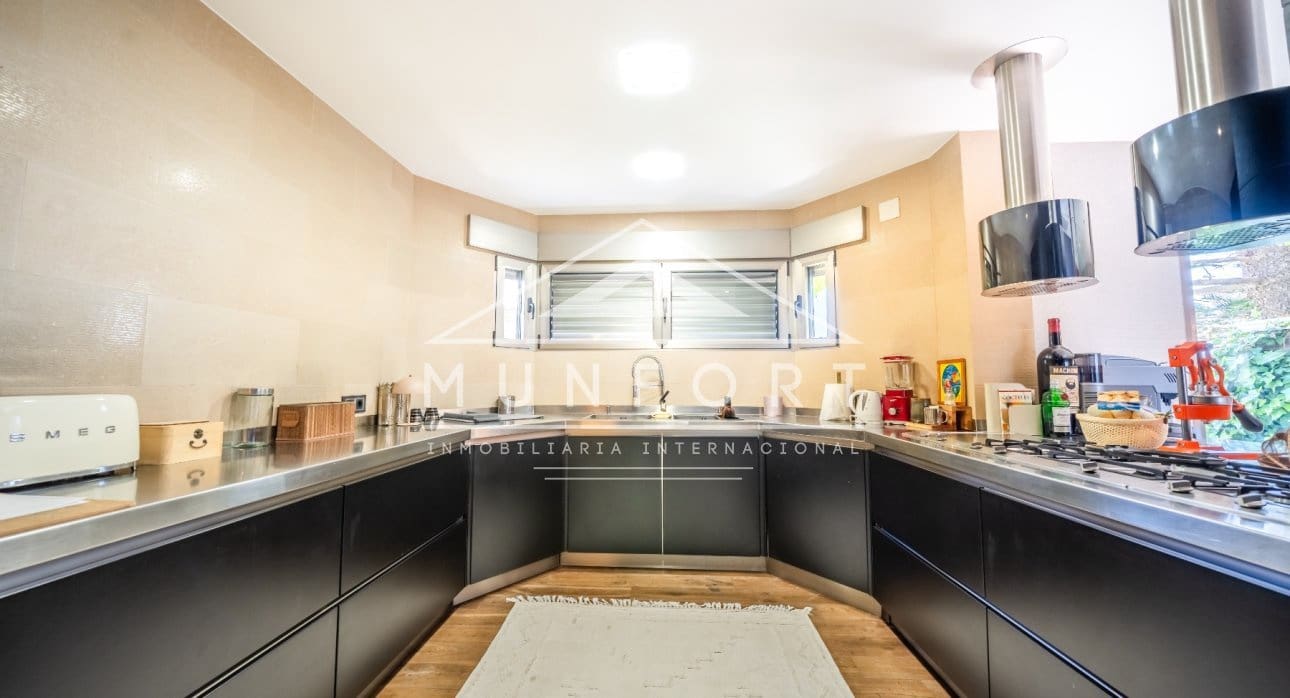 6 makuuhuone Huvila lomavuokrausta paikassa Torrevieja mukana uima-altaan - 1 300 € (Ref: 9807167)