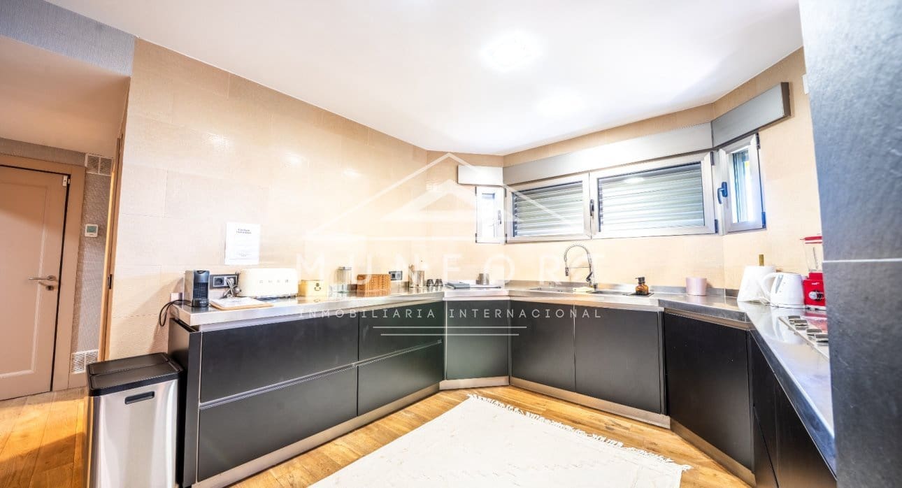 6 makuuhuone Huvila lomavuokrausta paikassa Torrevieja mukana uima-altaan - 1 300 € (Ref: 9807167)