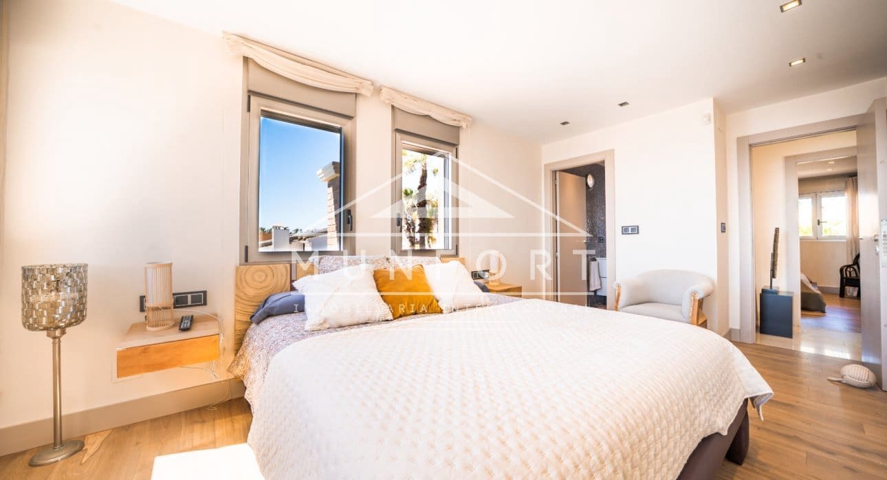 6 makuuhuone Huvila lomavuokrausta paikassa Torrevieja mukana uima-altaan - 1 300 € (Ref: 9807167)