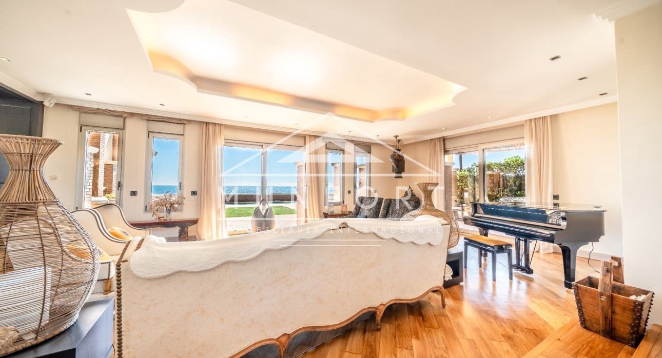 6 makuuhuone Huvila lomavuokrausta paikassa Torrevieja mukana uima-altaan - 1 300 € (Ref: 9807167)