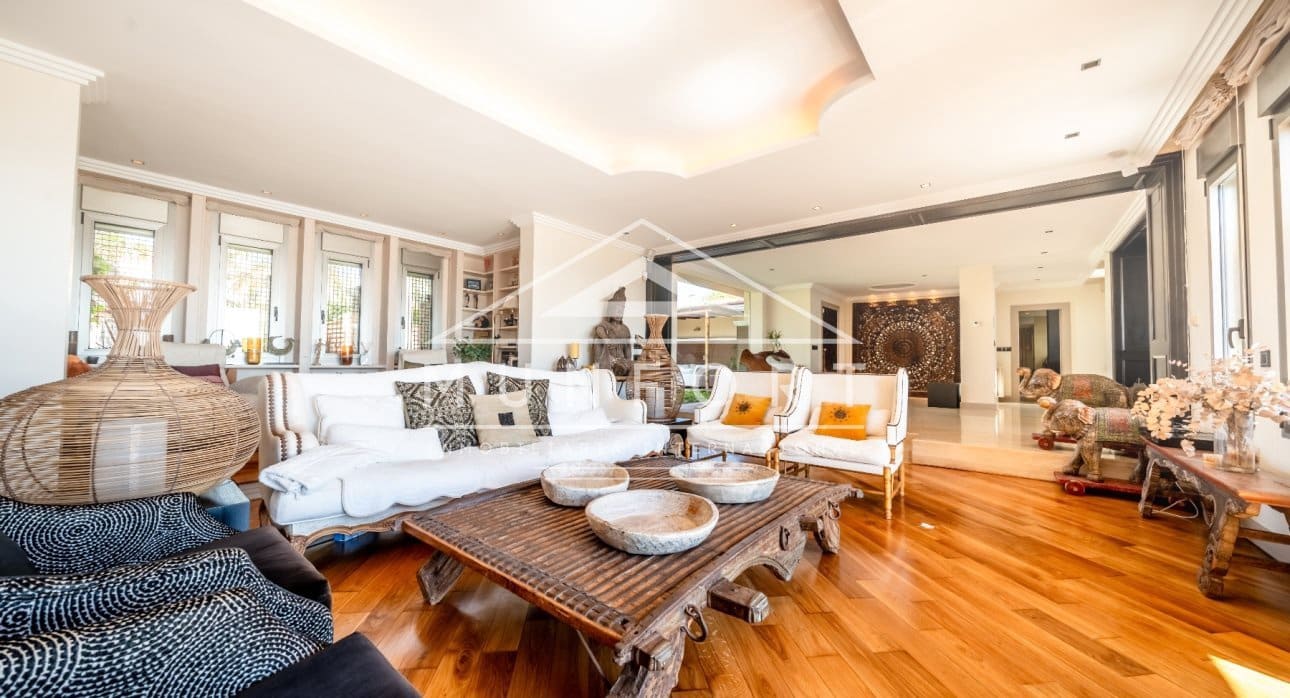 6 makuuhuone Huvila lomavuokrausta paikassa Torrevieja mukana uima-altaan - 1 300 € (Ref: 9807167)