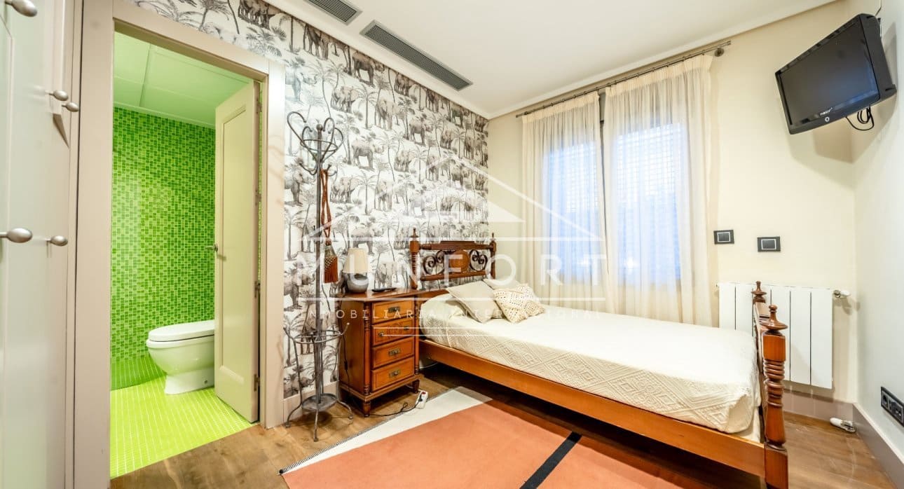 6 makuuhuone Huvila lomavuokrausta paikassa Torrevieja mukana uima-altaan - 1 300 € (Ref: 9807167)