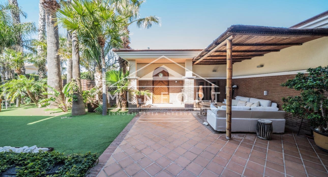 6 makuuhuone Huvila lomavuokrausta paikassa Torrevieja mukana uima-altaan - 1 300 € (Ref: 9807167)