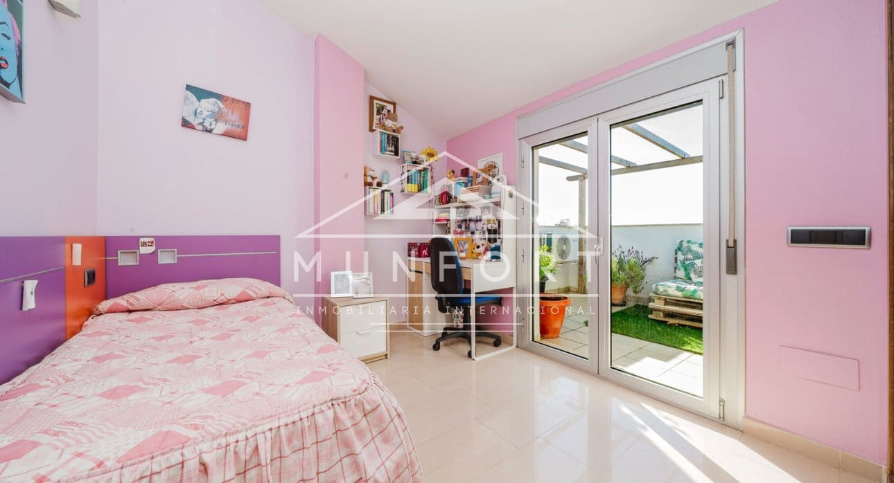 Adosado de 7 habitaciones en Pilar de la Horadada en venta - 749.000 € (Ref: 9809826)