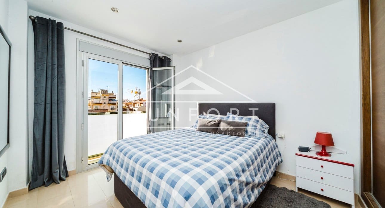 Adosado de 7 habitaciones en Pilar de la Horadada en venta - 749.000 € (Ref: 9809826)