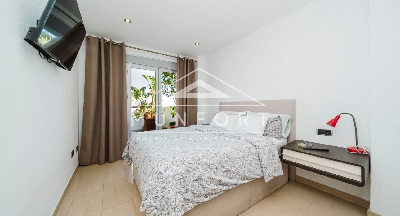 Adosado de 7 habitaciones en Pilar de la Horadada en venta - 749.000 € (Ref: 9809826)