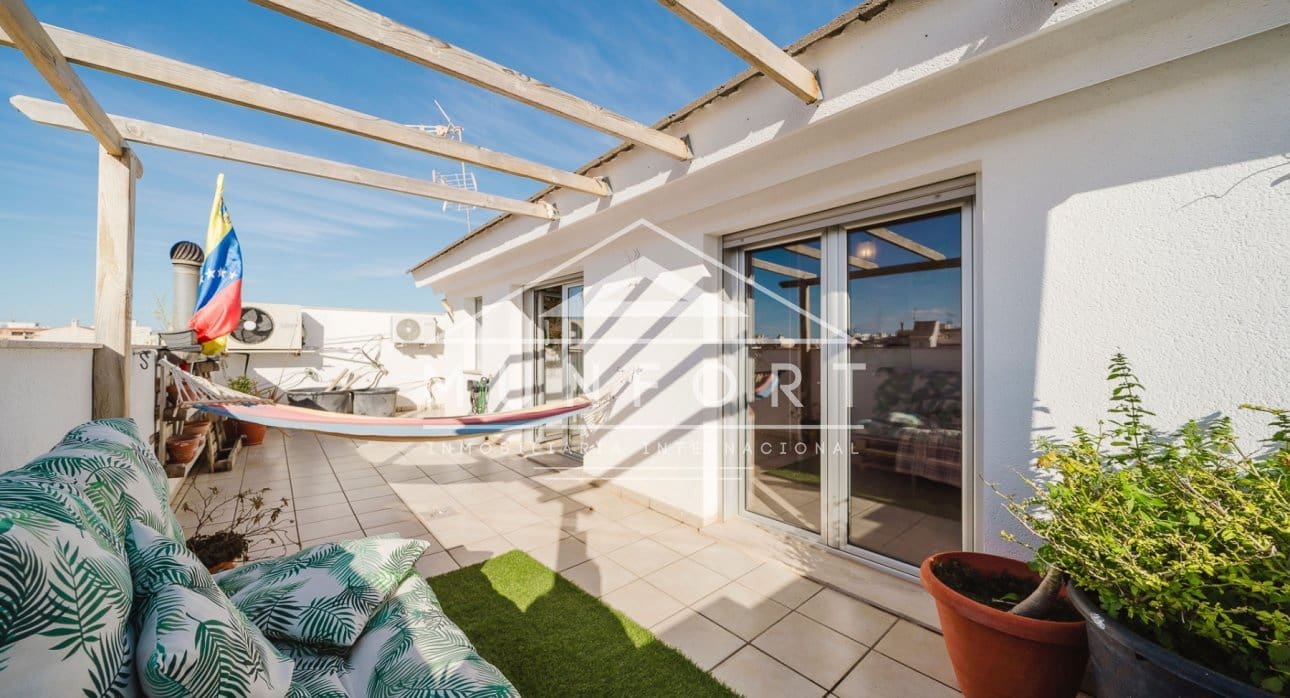 Adosado de 7 habitaciones en Pilar de la Horadada en venta - 749.000 € (Ref: 9809826)