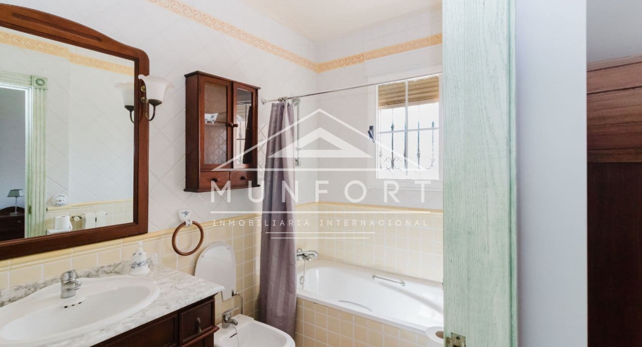 Chalet de 5 habitaciones en Torrevieja en venta con piscina - 950.000 € (Ref: 9810838)