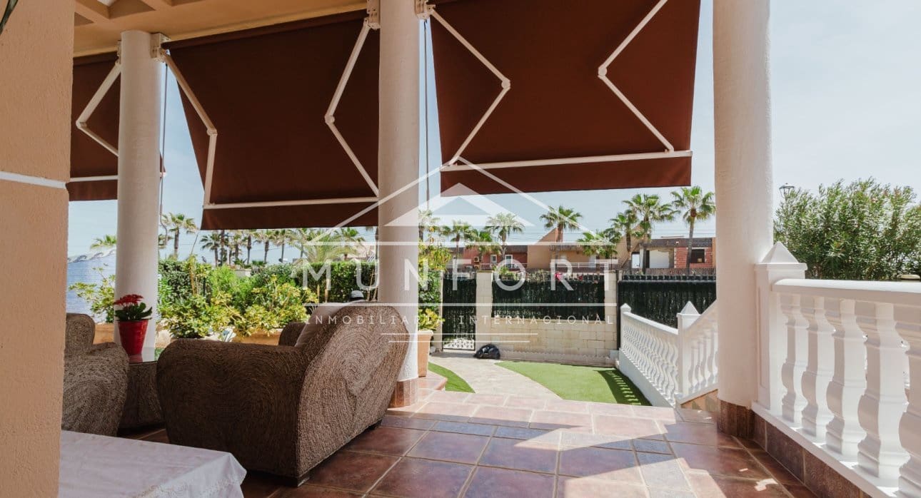 Chalet de 5 habitaciones en Torrevieja en venta con piscina - 950.000 € (Ref: 9810838)