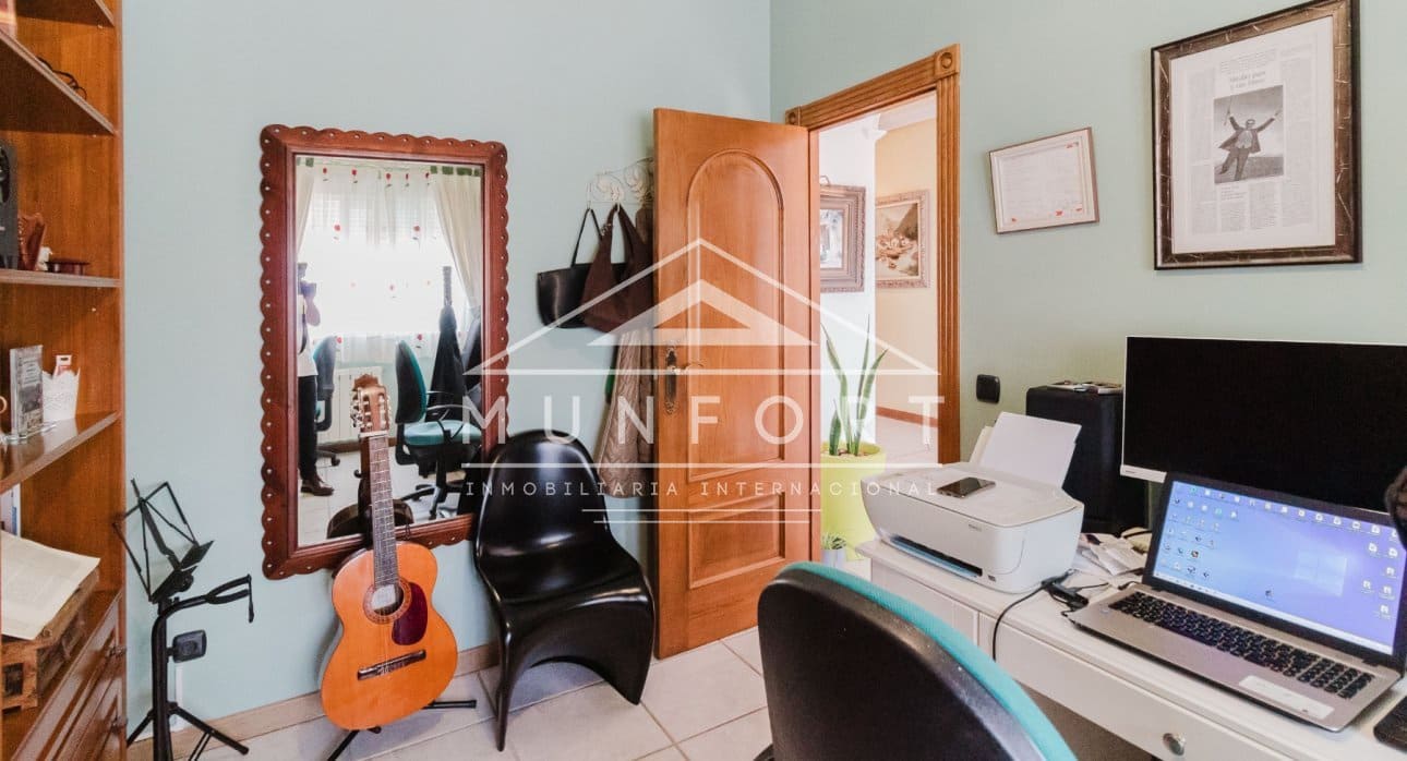 Chalet de 5 habitaciones en Torrevieja en venta con piscina - 950.000 € (Ref: 9810838)