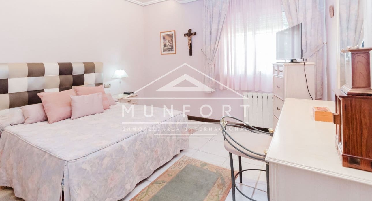 Chalet de 5 habitaciones en Torrevieja en venta con piscina - 950.000 € (Ref: 9810838)