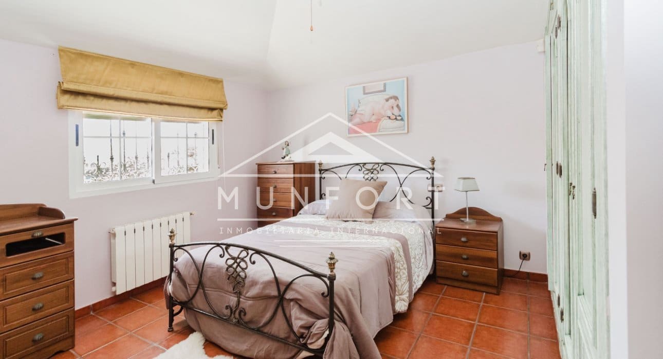 Chalet de 5 habitaciones en Torrevieja en venta con piscina - 950.000 € (Ref: 9810838)