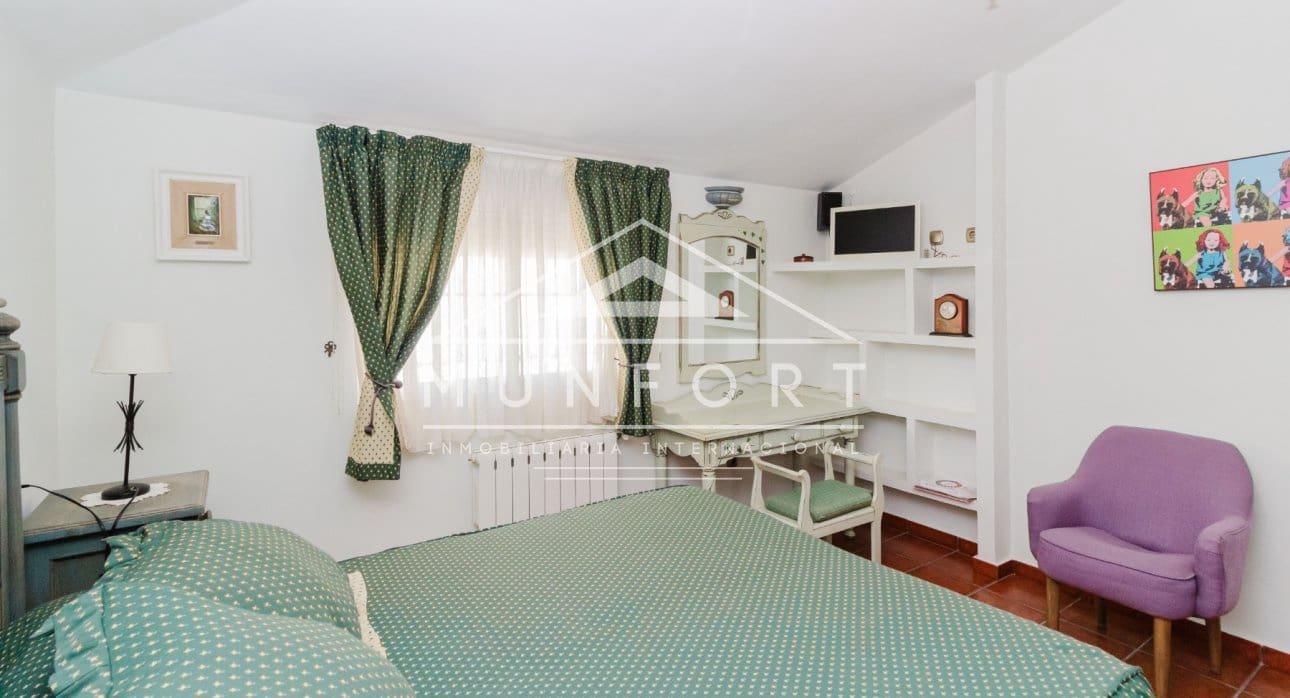 Chalet de 5 habitaciones en Torrevieja en venta con piscina - 950.000 € (Ref: 9810838)