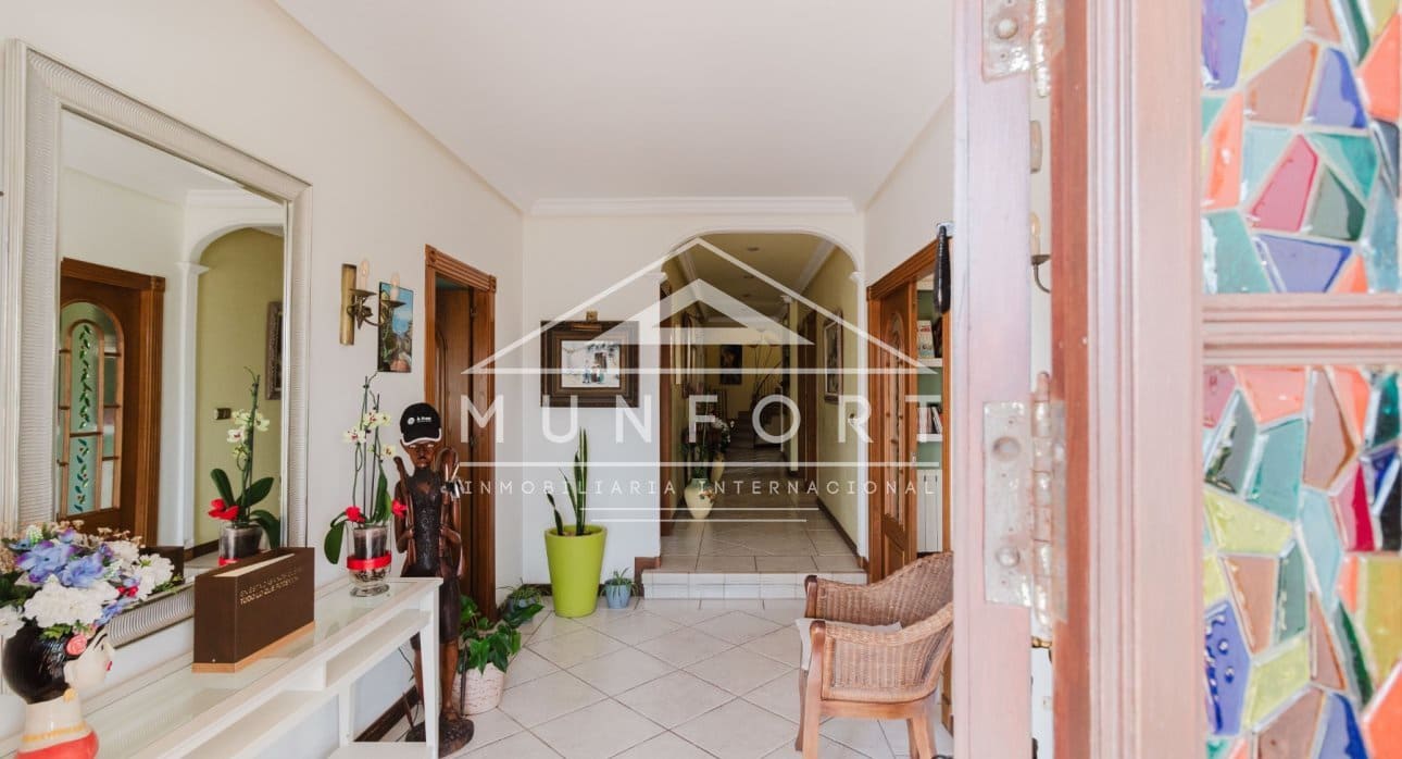 Chalet de 5 habitaciones en Torrevieja en venta con piscina - 950.000 € (Ref: 9810838)