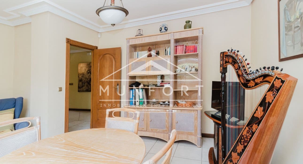 Chalet de 5 habitaciones en Torrevieja en venta con piscina - 950.000 € (Ref: 9810838)