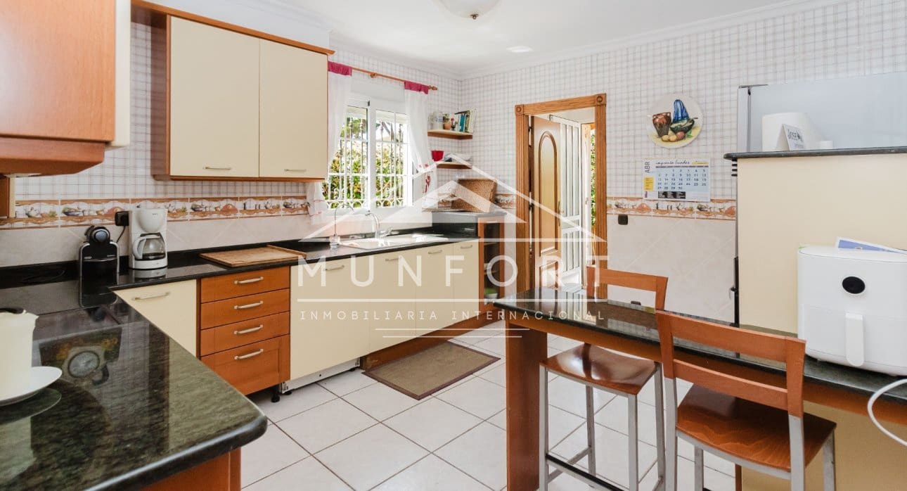 Chalet de 5 habitaciones en Torrevieja en venta con piscina - 950.000 € (Ref: 9810838)