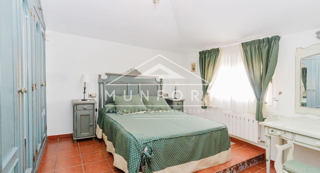 Chalet de 5 habitaciones en Torrevieja en venta con piscina - 950.000 € (Ref: 9810838)