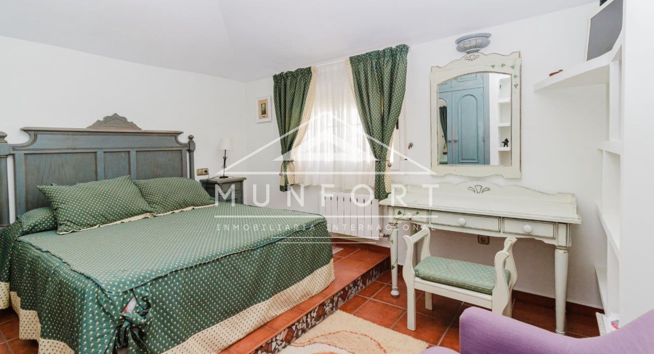 Chalet de 5 habitaciones en Torrevieja en venta con piscina - 950.000 € (Ref: 9810838)