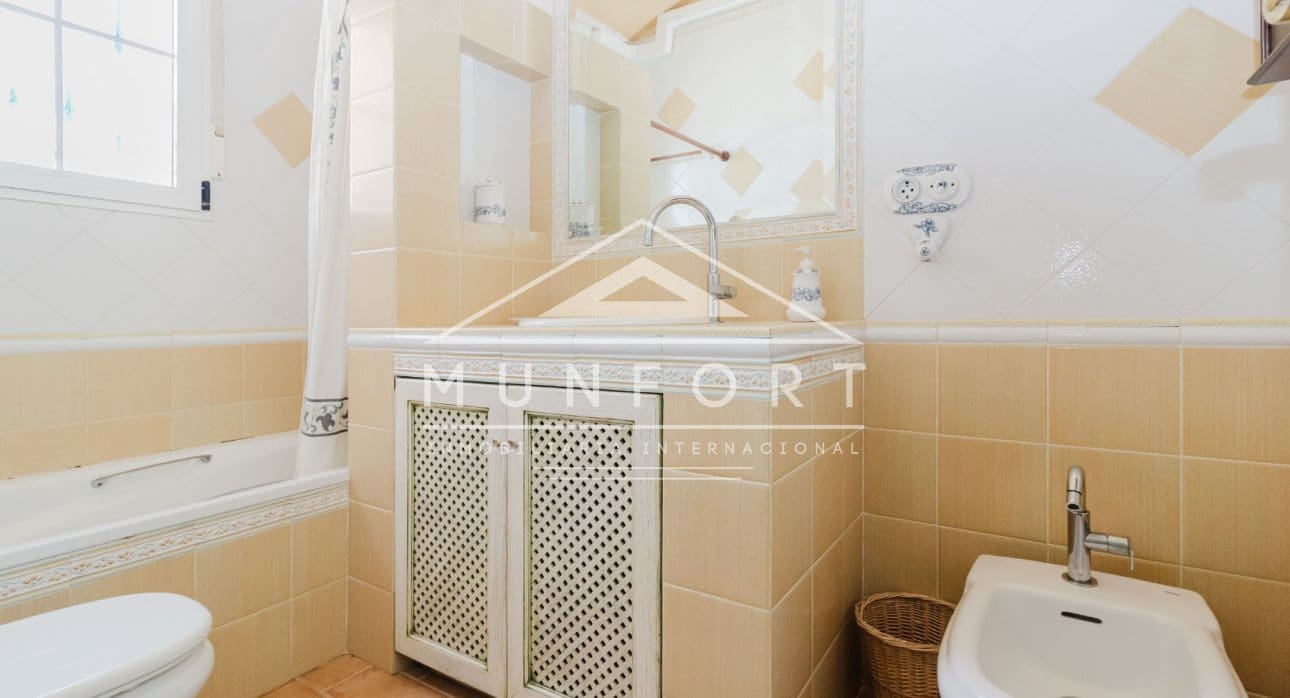 Chalet de 5 habitaciones en Torrevieja en venta con piscina - 950.000 € (Ref: 9810838)