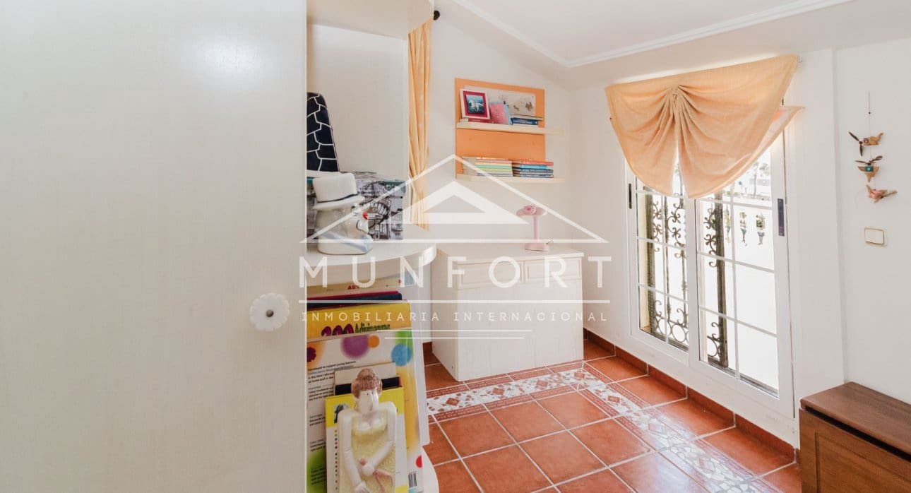 Chalet de 5 habitaciones en Torrevieja en venta con piscina - 950.000 € (Ref: 9810838)