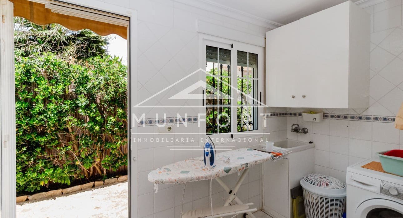 Chalet de 5 habitaciones en Torrevieja en venta con piscina - 950.000 € (Ref: 9810838)