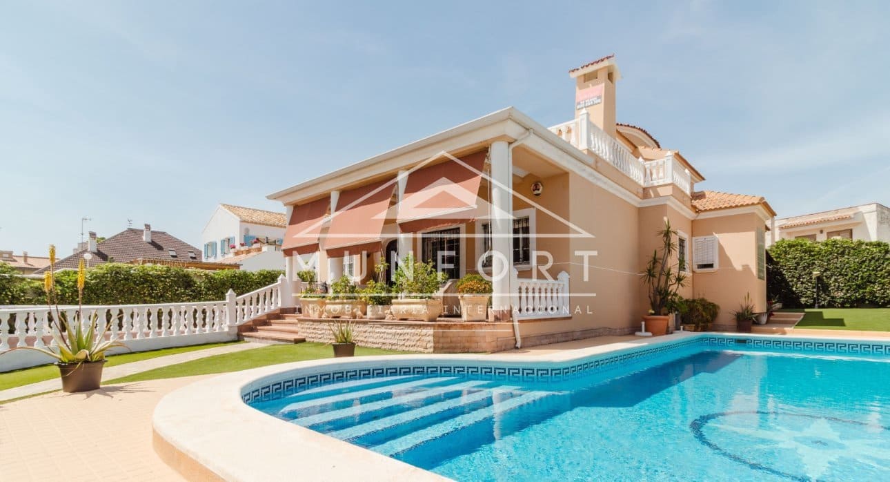 5 quarto Moradia para venda em Torrevieja com piscina - 950 000 € (Ref: 9815123)