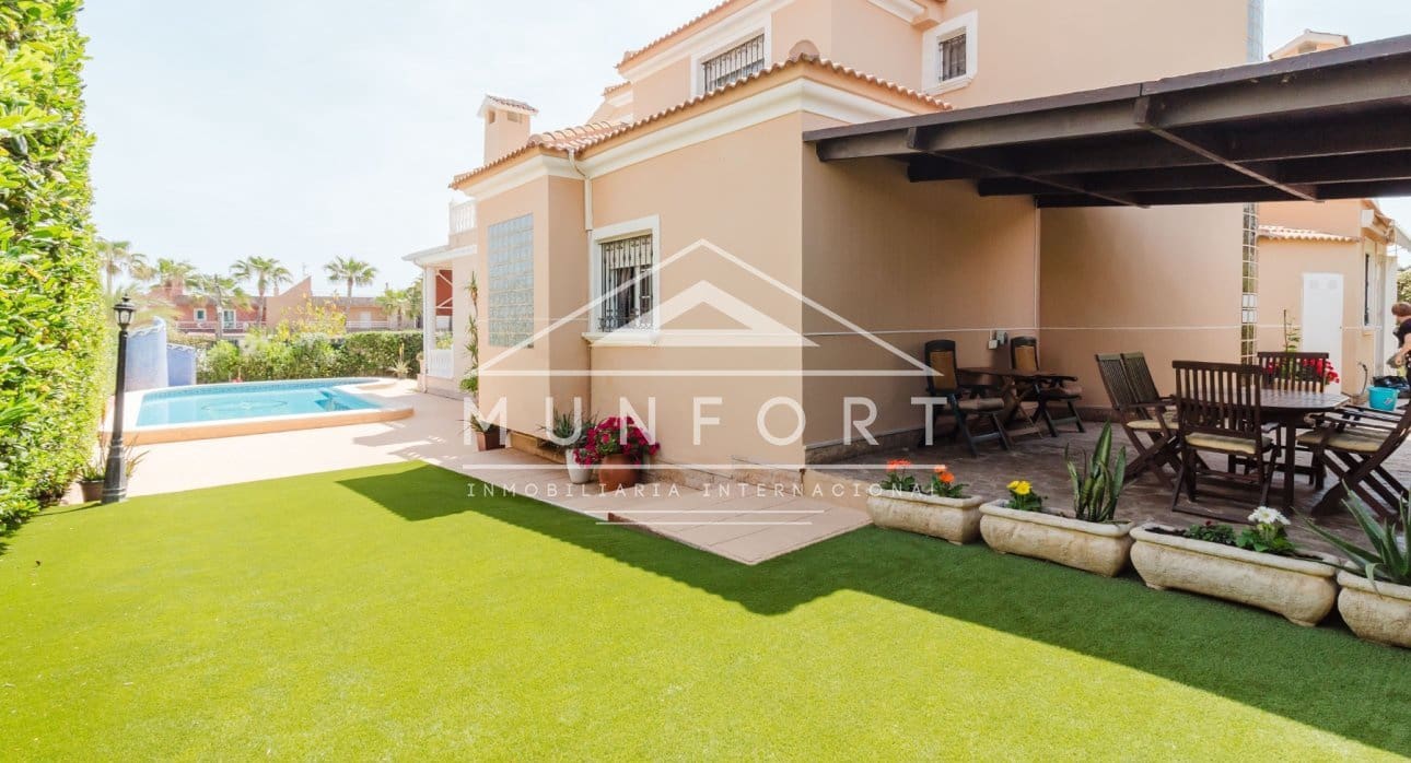 5 quarto Moradia para venda em Torrevieja com piscina - 950 000 € (Ref: 9815123)