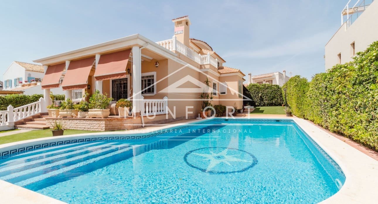 5 quarto Moradia para venda em Torrevieja com piscina - 950 000 € (Ref: 9815123)
