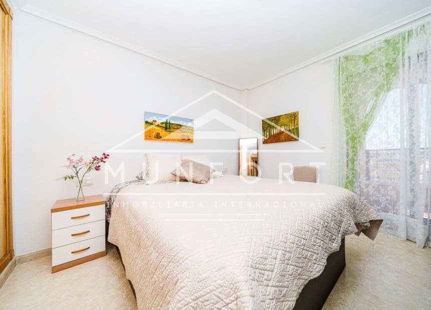 3 soverom Penthouse til leie i La Zenia med svømmebasseng garasje - € 1 350 (Ref: 9821500)