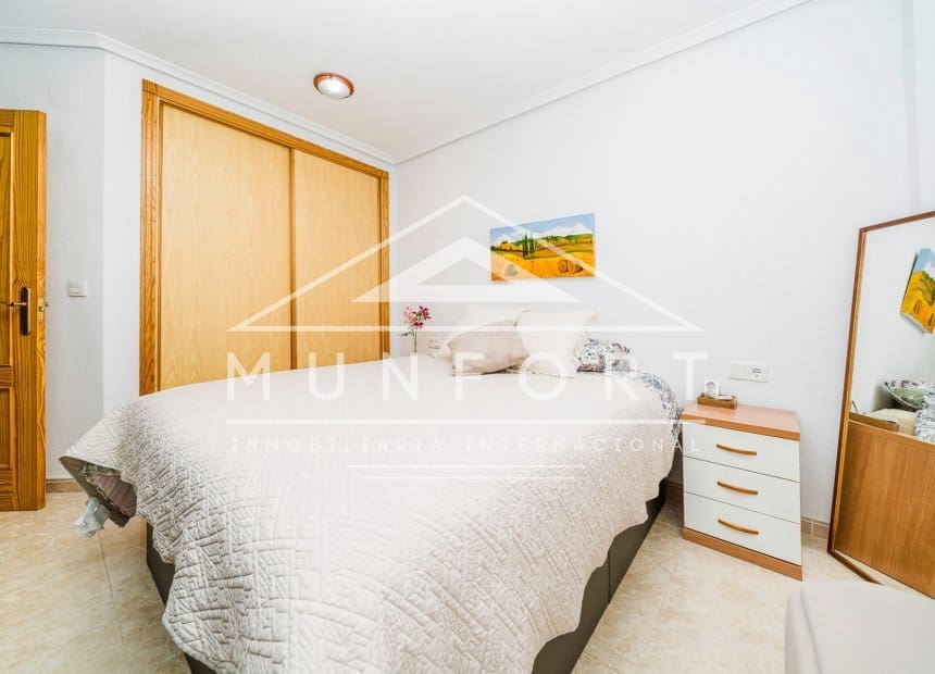 3 soverom Penthouse til leie i La Zenia med svømmebasseng garasje - € 1 350 (Ref: 9821500)